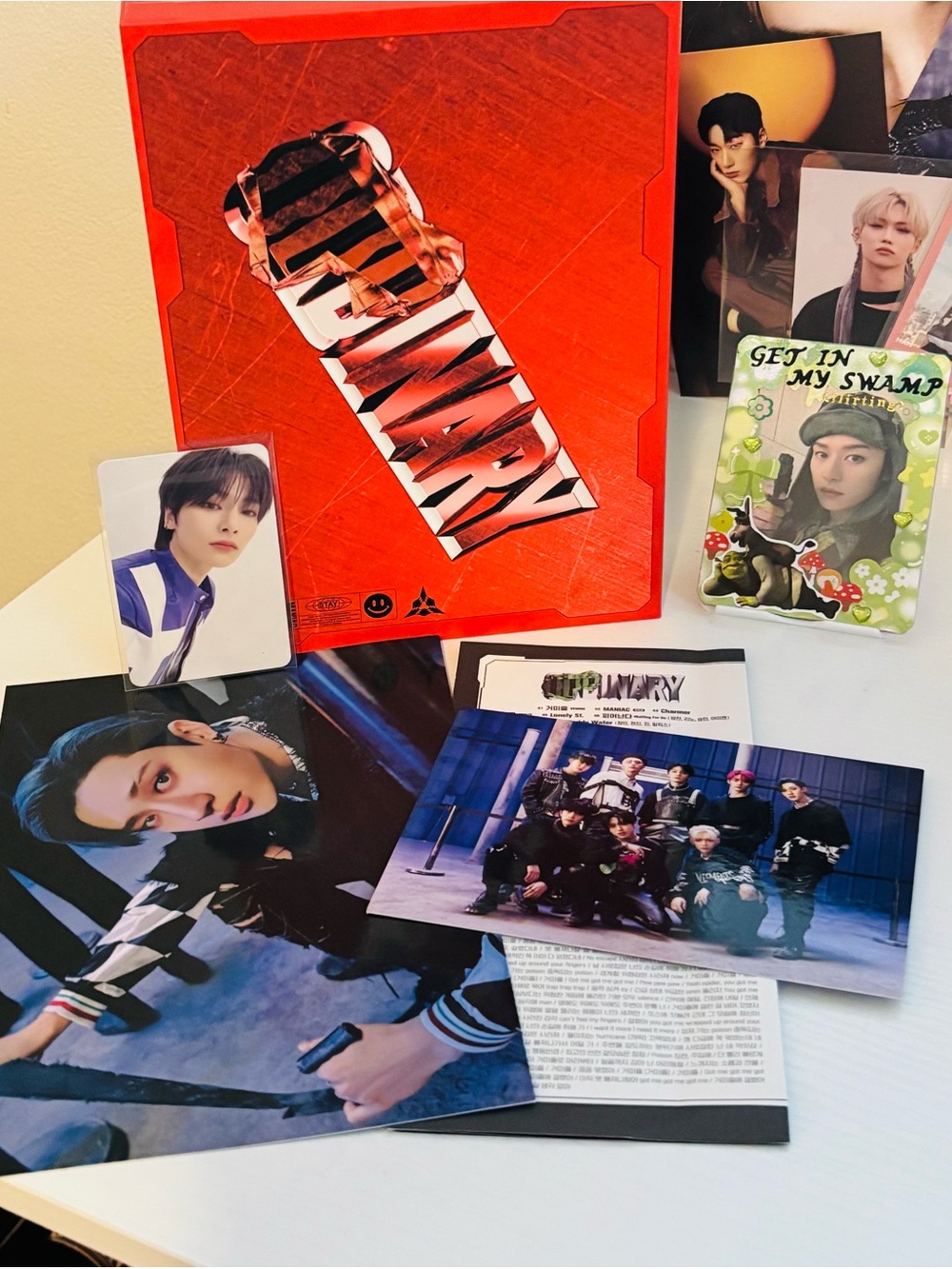 STRAY KIDS - ODDINARY (RED VERSION) ALBUM + CHAN POSTCARD + IN PC (UNSEALED)